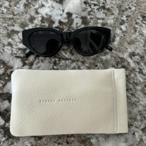 Collide - Black Sunglasses - Picture 1 of 4